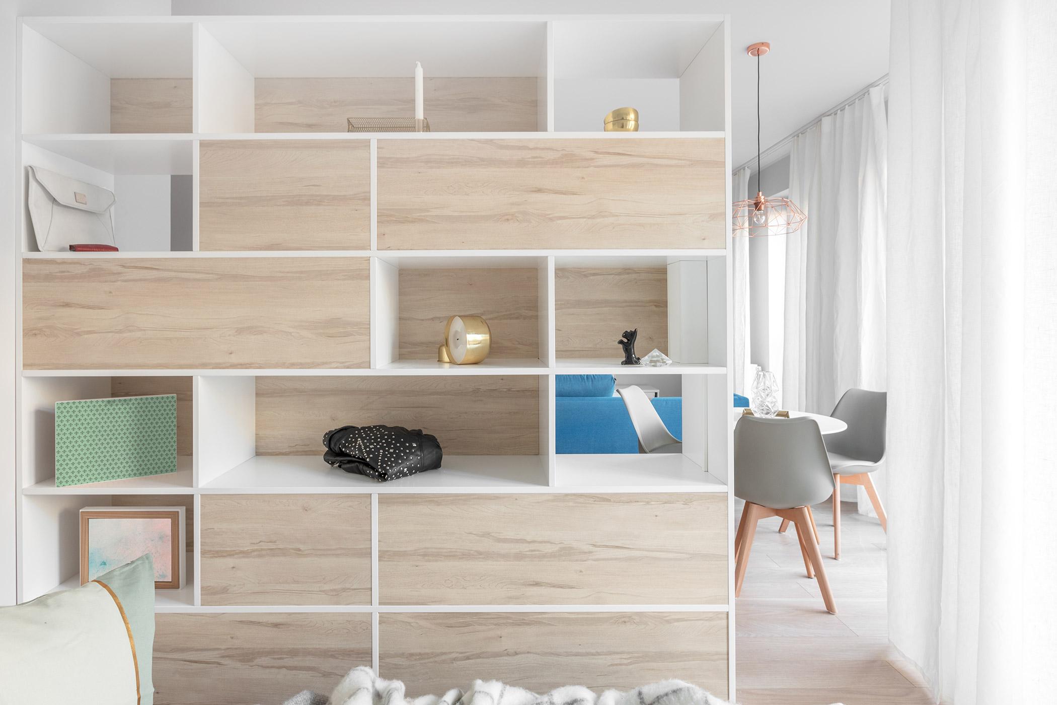 salon z szafą przedziałową