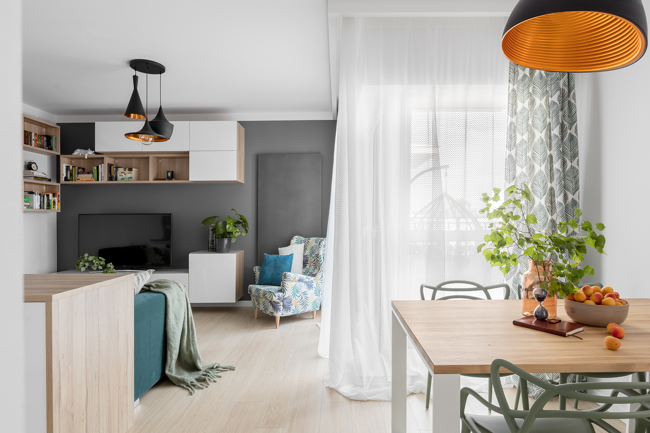 przytulny salon z jadalnią